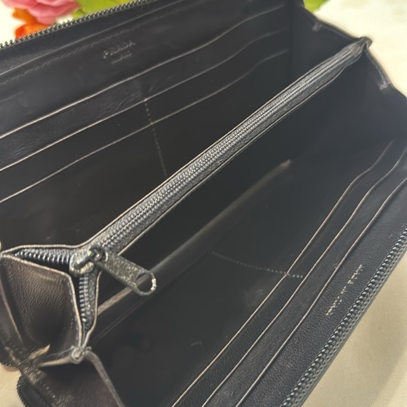 Authentic Prada zippy wallet - Picture 6 of 11